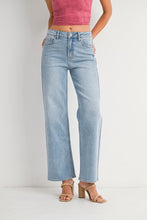 Load image into Gallery viewer, The Gracyn Jeans